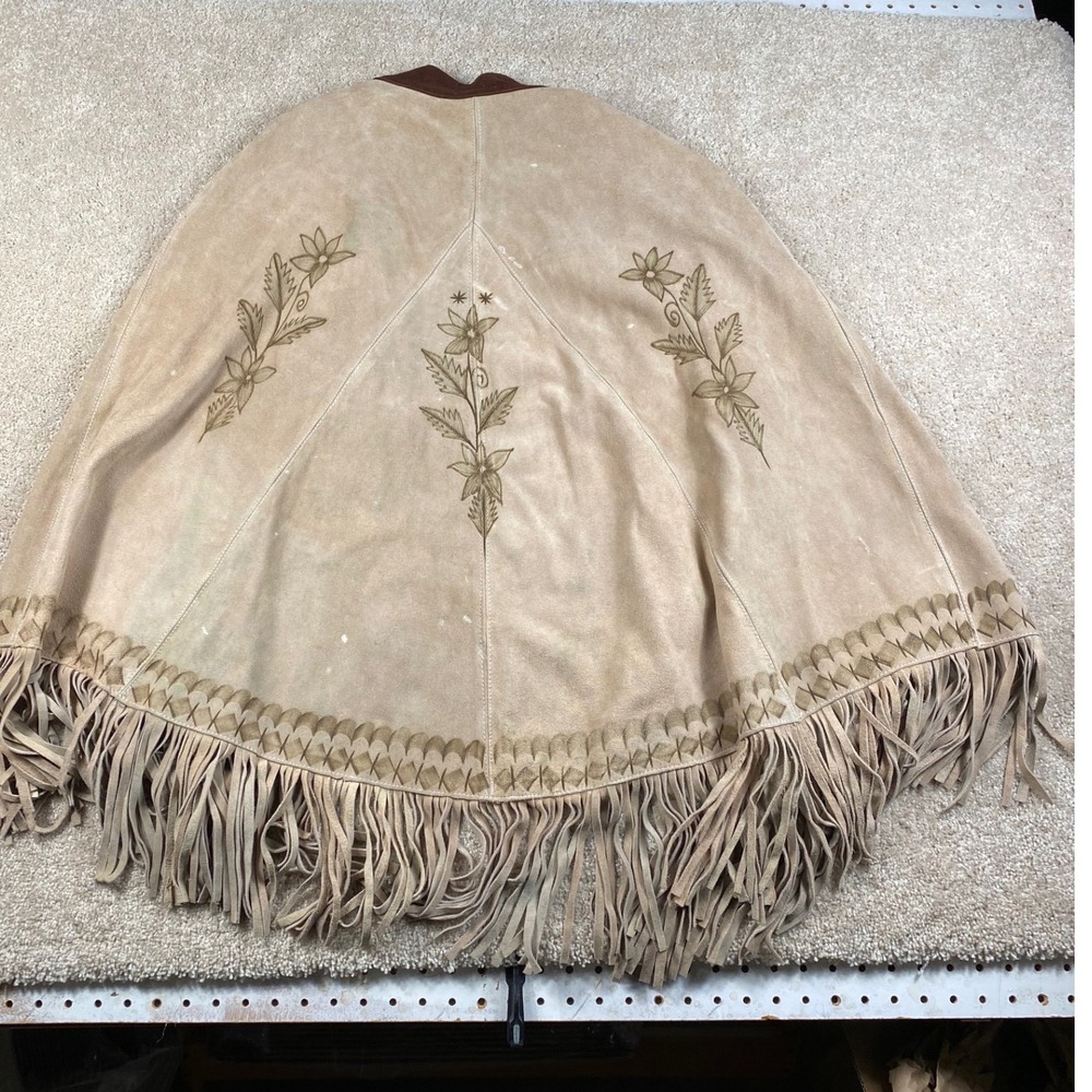 Vintage Mexican pyrography suede cape hand-burned floral motifs and fringe trim - Picture 9 of 11